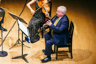 At the end of August, Michael Collins performed at the Yamaha Concert Hall in Nagoya, Japan, as part of a tour to Australia and Japan. Here are some photos from the concert - on the programme were clarinet quintet works by Weber, Mozart and Brahms.
Coming up, Michael performs with the Wigmore Soloists at the Wigmore Hall on 9th November, and conducts the Ulster Orchestra on 27th November
📸 - Fukazawa Shimpei
@collinsclarinet