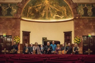 On Monday 9th March, Michael Collins performs a recital at the Wigmore Hall with pianist Wu Qian with music by Cooke, Finzi, Martinů, Milhaud and Tailleferre. Continental connections run through the programme. It opens with Gerald Finzi’s quintessentially English Bagatelles, before embracing the Sonatina by Martinů, written in post-war New York yet infused with the vitality of pre-war Paris, and music by two members of Les Six. The programme ends with the lyrical Clarinet Sonata by Arnold Cooke, a Cambridge-educated Yorkshireman who studied with Paul Hindemith in Berlin in the 1920s.
www.wigmore-hall.org.uk/whats-on/202603091300

The concert will be broadcast live on BBC Radio 3
www.bbc.co.uk/programmes/m002s3nj

Ahead of that, Michael Collins and the Wigmore Soloists head to Ireland for two concerts this weekend. 
5th March:
Royal Irish Academy of Music:
www.riam.ie/whats-on/wigmore-soloists-wigmore-series-dublin

6th March
Music for Galway:
musicforgalway.ie/event/wigmore-soloists

PROGRAMME
Weber: Introduction, Theme and Variations for Clarinet Quintet
Mozart: Clarinet Quintet in A major, K581 
Brahms: Clarinet Quintet in B minor, Op. 115

📸 - Monica S Jakubowska

@collinsclarinet @wigmore_hall @bbcradio3 @musicforgalway @riamdublin #wigmoresoloists