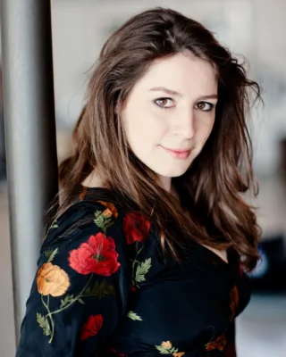 Elizabeth Watts sings with the Britten Sinfonia on tour this May. She'll perform Britten's Les Illuminations with the ensemble in three performances in London, Bury St Edmunds and Norwich:

16th May - Kings Place, London
www.kingsplace.co.uk/whats-on/classical/britten-sinfonia-britten-in-america

19th May - The Apex, Bury St Edmunds
www.theapex.co.uk/whats-on/details.cfm?id=1072747&ins=1793790

20th May - The Halls, Norwich
nnfestival.org.uk/whats-on/britten-in-america

📸 - Marco Borggreve

@lizwattssoprano @brittensinfonia1