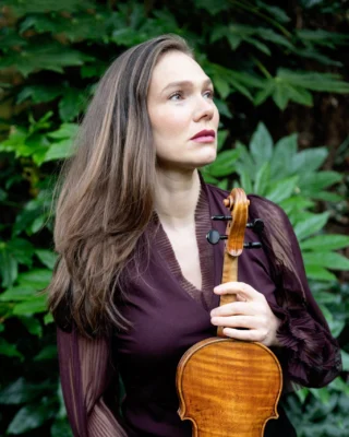 Tamsin Waley-Cohen performs in 3 concerts in one day tomorrow as part of the Sheffield Chamber Music Festival with soprano Claire Booth and pianist Tim Horton:

SPEAK OF THE NORTH: A day of music and walking
10am - St Peter’s Church, Edensor
GRIEG - Violin Sonata No.2 in G (20’) 
musicintheround.co.uk/events/speak-of-the-north-a-day-of-music-and-walking

3.30pm - St Anne's Church & St Peter's Church, Beeley & Edensor
GRAINGER - Folk Music (selection) (20’) 
HIGGINS - Speak of the North (35’) 
musicintheround.co.uk/events/speak-of-the-north-final-concert-only

KAFKA FRAGMENTS
9pm - Crucible Playhouse, Sheffield
KURTÁG Kafka Fragments (60’) 
Comprising 40 short excerpts from Kafka’s writings, diaries, and letters – often heartfelt and confessional – Kurtág’s Kafka Fragments is a work of sparse, lyrical beauty. 
musicintheround.co.uk/events/kafka-fragments

📸 - @neda.navaee

@musicintheround @claireboothsings @tamsinwaleycohen