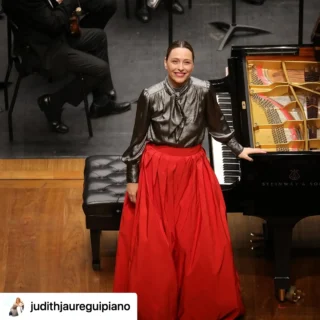 Judith Jáuregui performed Noches en los Jardines de España by Manuel de Falla with Orquesta Filarmónica de Bogotá and Rubian Zuluaga at the end of April. Here are some photos from the concert, shared on @judithjaureguipiano's Instagram 

Judith's next concert is this evening at the Sociedad Filarmónica de Zaragoza where she performs Amy Beach's Piano Quintet with the Gerhard Quartet. 

Her next performance of Falla's Noches en los Jardines de España is with the Franz Schubert Filharmonia and Lina González Granados in Lleida, Spain on Sunday 31st May

@filarmonibogota  @rubianzuluaga