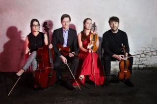 Looking ahead to this time in September, the Ligeti Quartet perform at Turner Sims Concert Hall in Southampton on 22nd September.

"One of the UK’s leading contemporary ensembles, the Ligeti Quartet celebrate legend Steve Reich’s 90th Birthday. They present a special programme featuring the composer’s stunning work for string quartet and tape, ‘Different Trains’. Ligeti will also perform a brand-new arrangement of Riley’s ‘Poppy Nogood and the Phantom Band’ – a cornerstone recording of the late 60s psychedelic era."

Full programme:
Terry Riley ‘Poppy Nogood and the Phantom Band’, for amplified string quartet 
Pauline Oliveros ‘70 Chords for Terry’ (2005) 
John Adams selection from Book of Alleged Dances 
Steve Reich ‘Different Trains’ 

turnersims.co.uk/whats-on/ligeti-quartet

@turner_sims @theligetiquartet 

📸 - Ed Miles