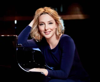 Judith Jáuregui starts her 2026-27 season with concerts in Mexico this September.

She'll give two performances of Manuel de Falla's 'Nights in the Gardens of Spain' with the Orquesta Sinfónica Nacional de Mexico, conducted by Ludwig Carrasco at the Palacio de Bellas Artes, Mexico City 

25th September - 8pm
27th September - 12.15pm
palacio.inba.gob.mx/cartelera/informacion/777/Programa_17

📸 Michal Novak

@judithjaureguipiano