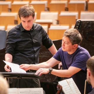 Freddy Kempf is patron of the Canterbury Symphony Orchestra. He performed Rachmaninoff's Piano Concerto No.2 with the Orchestra, conducted by Joe Davies, at the end of June. 

Here are photos from rehearsal and concert from @alexharephotography and @canterbury_symphony_orchestra 

@freddy_kempf
