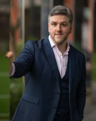 This year is the 25th anniversary of the Oxford International Song Festival which starts in just under 2 weeks. Stuart Jackson sings in the closing concert, in which an exceptional team of artists assemble for a concert that showcases what Oxford Song is all about, with a varied and uplifting take on this year's theme of ‘Love Songs’.

24th October 2026, 7.15pm
The Olivier Hall, St Edward's School, Oxford
oxfordsong.org/events/celebrating-25-years-of-oxford-song

@stuartjacksontenor @oxfordsong 

📸 - @djbailliephotography