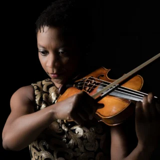 Violinist Tai Murray features on 'Rubispheres', the new album from flautist and composer Valerie Coleman and clarinettist Mariam Adam, out now on Bright Shiny Things.

Tai features on the track 'Maombi Asante: A Prayer of Thanks' alongside Valerie Coleman, flute, and Brook Speltz, cello.

brightshiny.ninja/rubispheres

@taimurrayviolin 

📸 - Gaby Merz